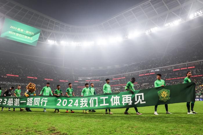 许多年来，这位导演一直就想把托马斯·康纳利对那位曾经从纳粹的铁蹄之下营救过上千个犹太人的德国工业家的描述搬上银幕，而这么多年来，人们也一直很奇怪这位娱乐片大王为什么想去接触这样一个阴郁的题材。
